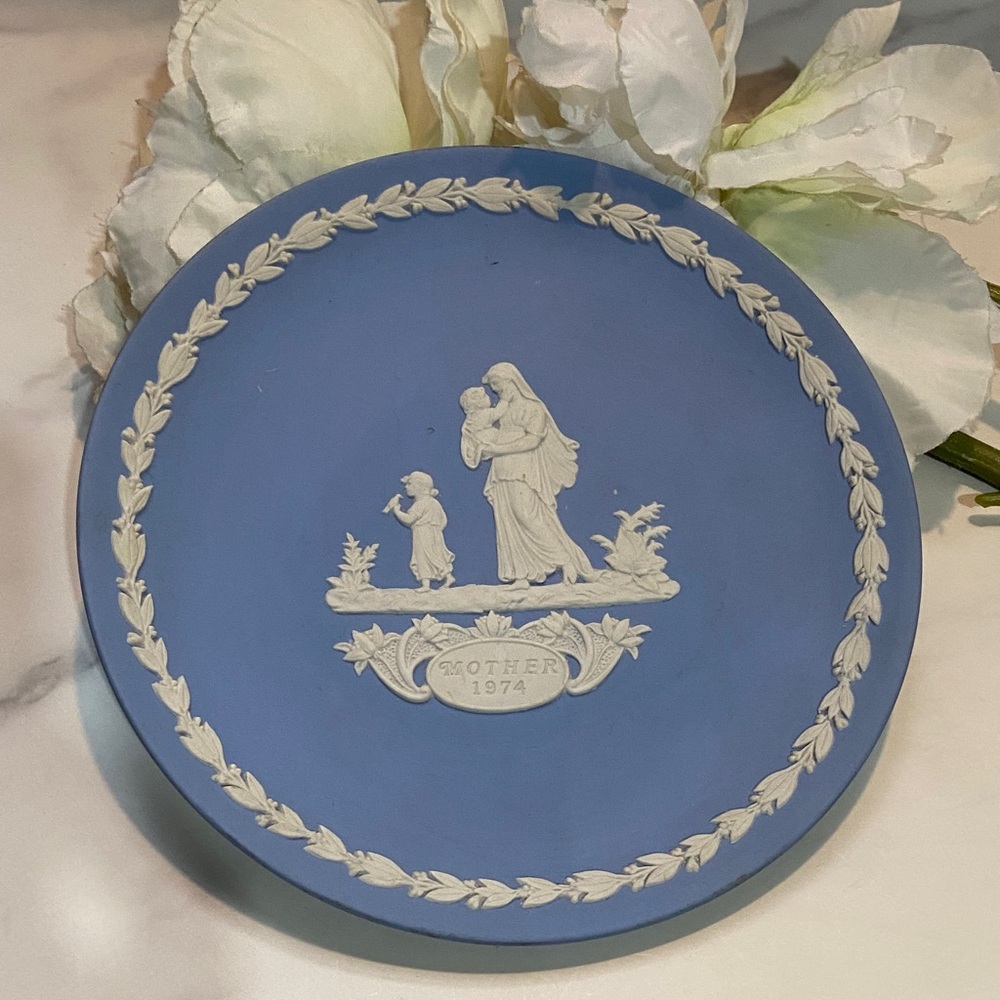 Wedgwood Blue and White Decorative Plate Mother 1974